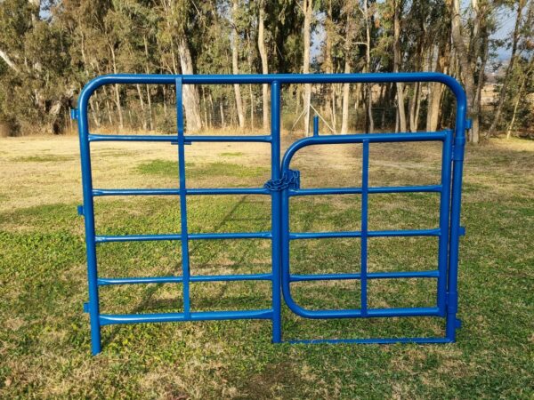 2m cattle hurdle with drafting gate for sale (copy)